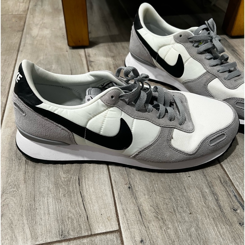 Nike Air running shoes. Vintage.  Men’s Size 11